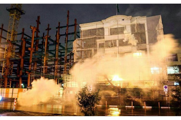 ویدیو / سفارت عربستان به آتش کشیده شد 
