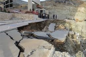 ریزش یک ساختمان به علت گودبرداری در همدان