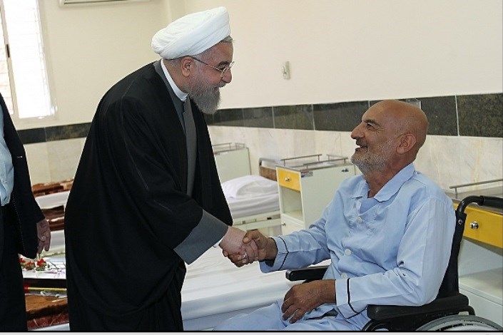 روحانی :اقتصاد مقاومتی مسیر برنامه های اقتصادی دولت / دیدار و عیادت از جانبازان وظیفه دولتمردان است