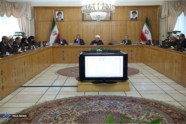 روحانی: 12 فروردین روز تبلور مردم سالاری در کشور است