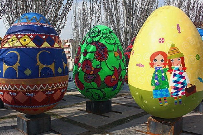 250 هنرمند روی تخم مرغ ها نقاشی می کنند