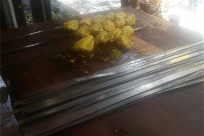وضعیت رستوران‌های حومه تهران اسفبار است/حضور سرزده تعزیرات در رستوران‌های دربند/گوشت فاسد و بدون فاکتور فروش!/دیزی‌های فاسدی که معدوم شدند