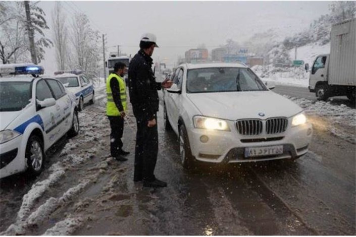 برف و باران در جاده‌های کشور/ممانعت از تردد خودروهای فاقد زنجیر چرخ