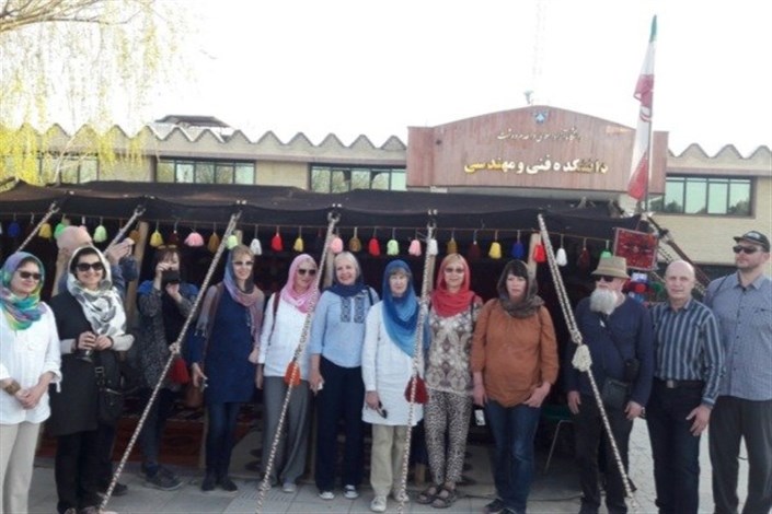 بازدید توریست ها از جشنواره فرهنگی هنری توانمندی‌های عشایر دانشگاه آزاد اسلامی مرودشت