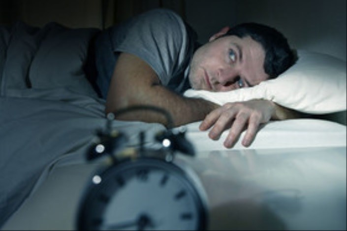 دلیل علمی بدخوابی در مکان‌های ناشناس چیست؟