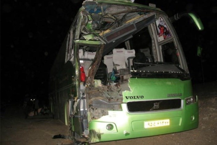 رئیس پلیس راه استان قزوین: تصادف زنجیره‌ای ۳۰ خودرو در باند جنوبی اتوبان قزوین-کرج/اتوبوس حامل ۱۷ مسافر واژگون شد