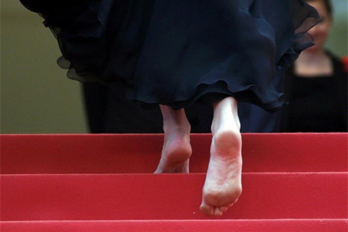 جولیا رابرتز پا برهنه روی فرش قرمز جشنواره «کن» حاضر شد