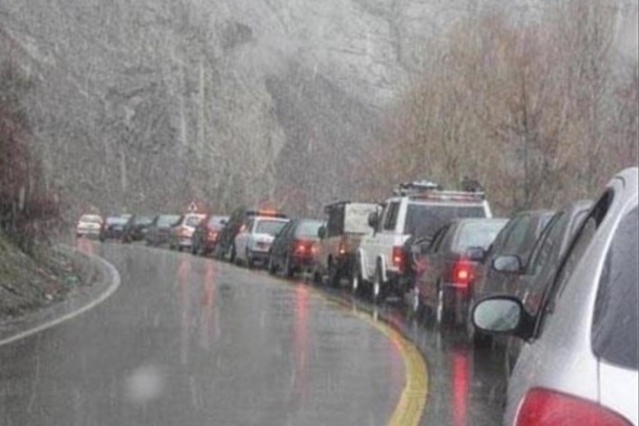  ترافیک سنگین در بخشی از جاده هراز/ باران  جاده های شمال را لغزنده کرد