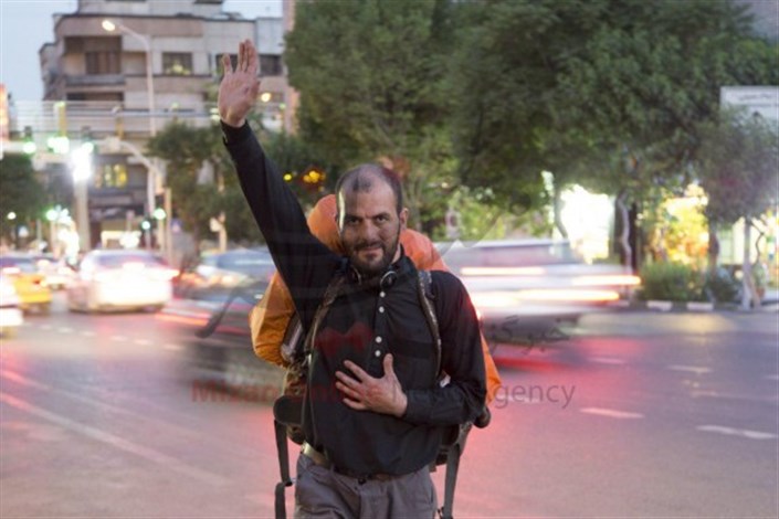 این مرد 13 بار پیاده به کربلا رفته است/ تراشیدن سنگ مزار در شهرها برای تامین هزینه کربلا/4 ماه پیاده روی برای رفتن به زیارت امام حسین(ع)