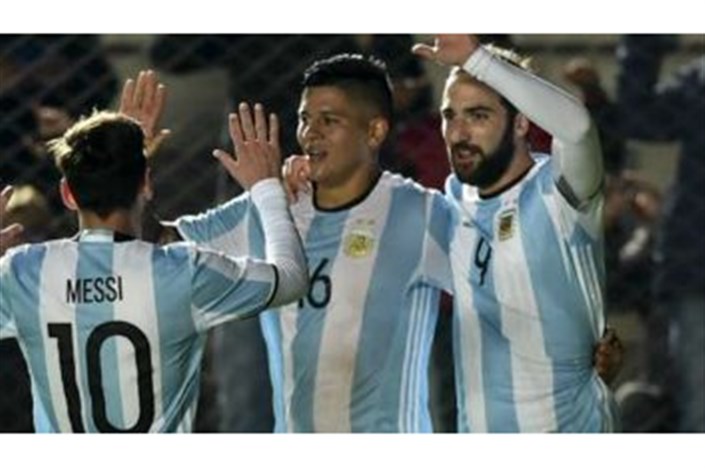 سرمربی آرژانتین: مسی نمی تواند تمام مشکلات تیم را حل کند