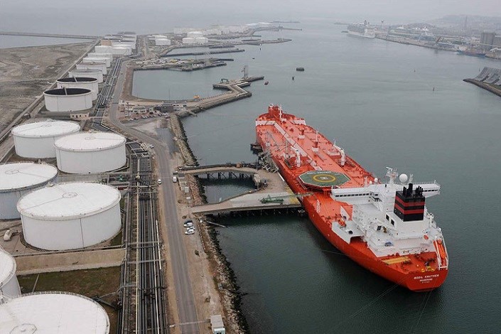 صادرات  ۲۴۰ میلیون بشکه نفت سبک ایران از پایانه خارک 