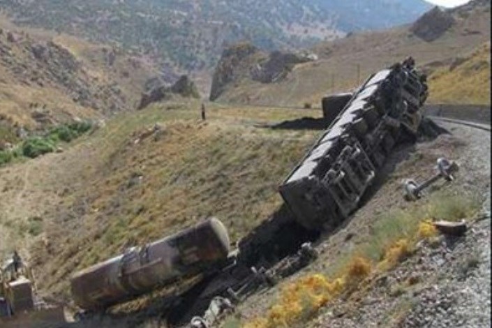 قطار باری زاهدان - بم دچار حادثه شد