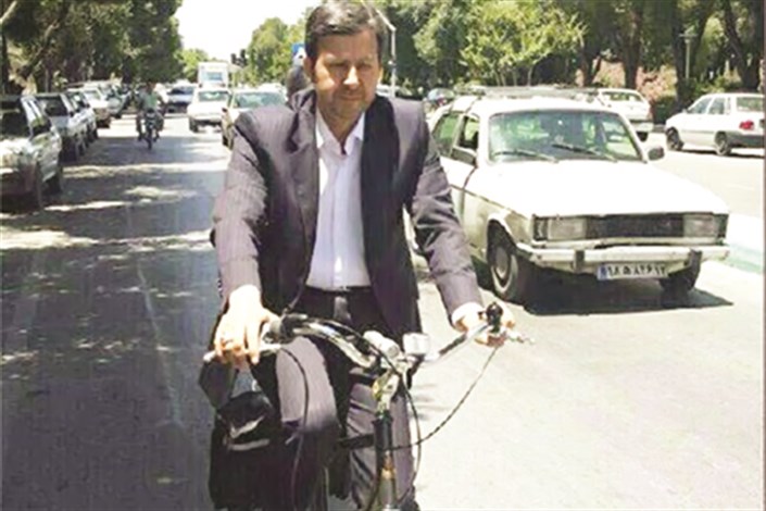 سه‌شنبه‌های بدون خودرو/شهردار اصفهان: ماشینم را در پارکینگ خانه رها کردم و با دوچرخه تردد می‌کنم