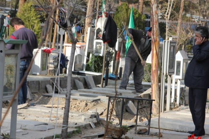 تجمع اعتراضی خانواده شهدای تهران به اجرای دوباره ساماندهی گلزار شهدا