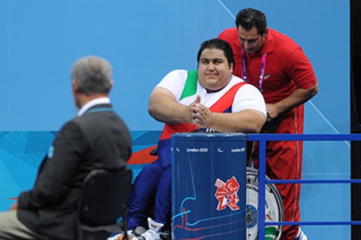 کمیته پارالمپیک: سیامند رحمان معادل وزن دو یخچال وزنه می زند