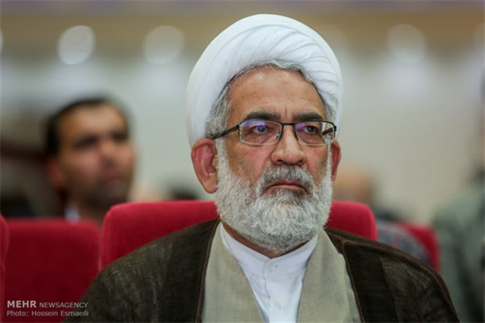 عفو ۷۰۰زندانی درماه رمضان/بازنگری در تشکیلات دادستانی کل کشور به رئیس قوه قضائیه