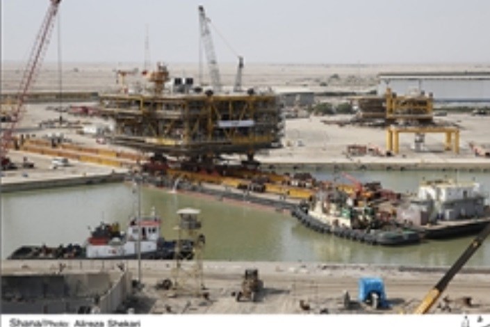 درآمدهای نفتی ایران در سال ٢٠١٥ کاهش یافت