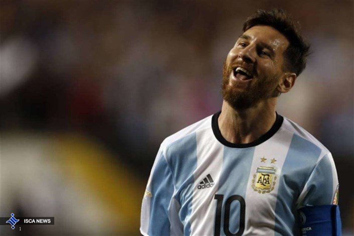 واکنش عجیب مسی به پرتاب آب دهان مهاجم پاراگوئه در بازی مقدماتی جام جهانی ۲۰۲۶
