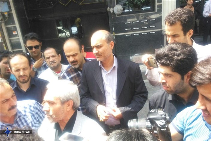 تجمع اعتراض آمیز هوادارن پرسپولیس مقابل فدراسیون+عکس