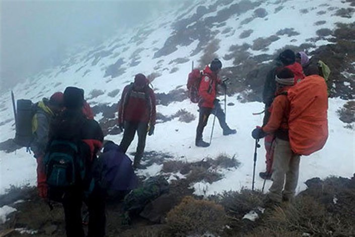 ۴ ساعت جدال برای نجات گردشگر آلمانی در کوه دماوند