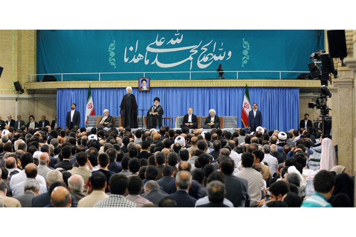  روحانی در دیدار عیدانه رهبر انقلاب: موضوع  فیش های حقوقی بالاتر از آن است که عده ای عزل و برکنار شده یا حقوق هایشان تقلیل یابد/تا ابهام و تاریکی وجود دارد، سوءاستفاده ها هم هست