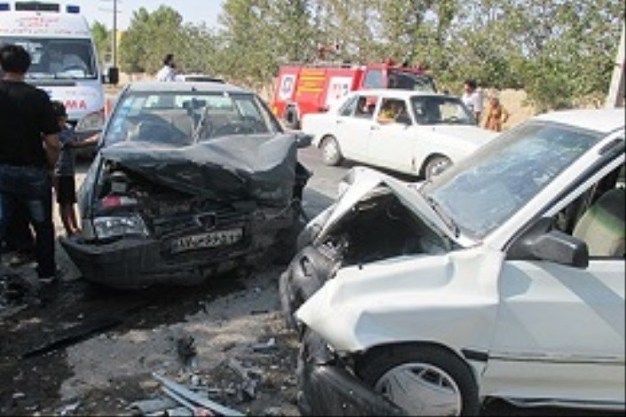  3 خودروی حامل زائران اربعین در محور مهران برخورد کردند/ 12 نفرمصدوم  شدند