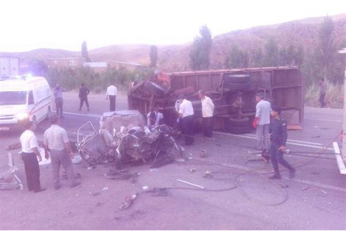 مرگ  ۵ نفر  در  تصادف خونین پراید و کامیون