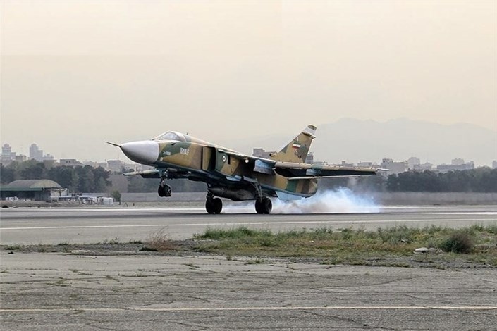 سقوط جنگنده سوخو24 ارتش در حوالی شیراز /هر 2 خلبان سالم هستند