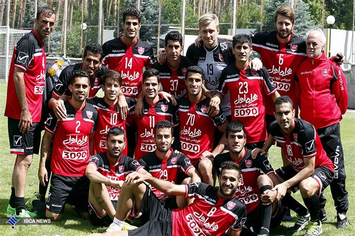 جشن قهرمانی پرسپولیسی ها در مشهد!