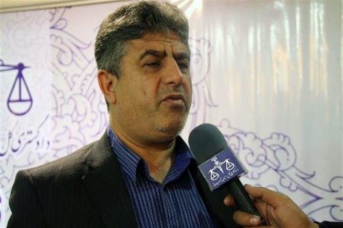 جاعل کرجی  با 214 قطعه مهر مراجع دولتی و 5 هزار گواهینامه دستگیرشد 