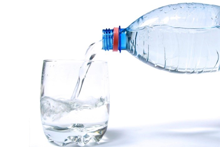 آب‌ آشامیدنی از نوع قاچاق هر بطری ۷۰ هزار تومان!