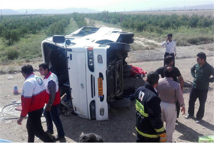  ۲۳ مسافر در واژگونی اتوبوس در محور اصفهان ـ کاشان مصدوم شدند