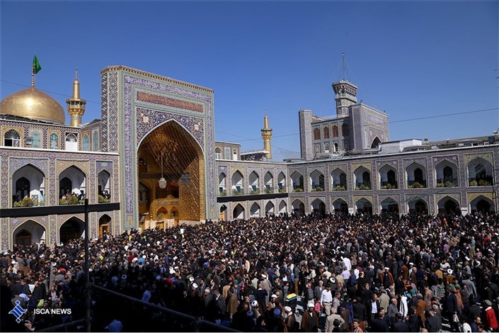 دانشجویان خوابگاه‌های دانشگاه آزاد اسلامی مشهد مهمان سفره پر برکت امام رضا(ع) شدند