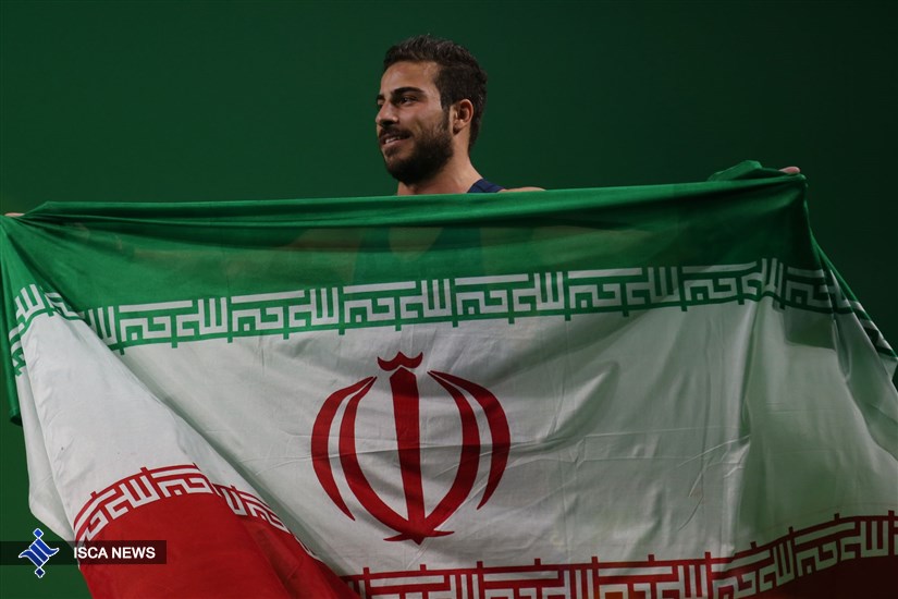 دانشجو دانشگاه آزاد اسلامی  مدال طلای المپیک ریو را به سردار سلیمانی تقدیم کرد