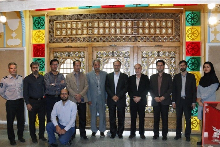 هدیه 150 میلیون ریالی فرماندار همدان به همراه شی‌ء تاریخی به موزه آمادای دانشگاه آزاد اسلامی