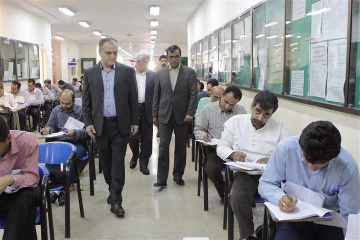بازدید رئیس مرکز سنجش و پذیرش دانشگاه آزاد اسلامی از برگزاری آزمون در واحد تهران مرکزی