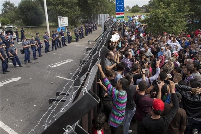 انتقاد یونان از عدم حمایت‌های بروکسل برای مقابله با بحران پناهندگان