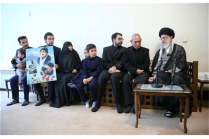 رهبر معظم انقلاب:خانواده های شهدا مظهر انقلاب اسلامی هستند