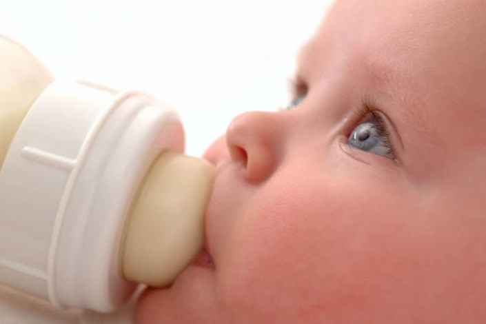 شیر مادر برای سلامت روده های نوزاد مفید است