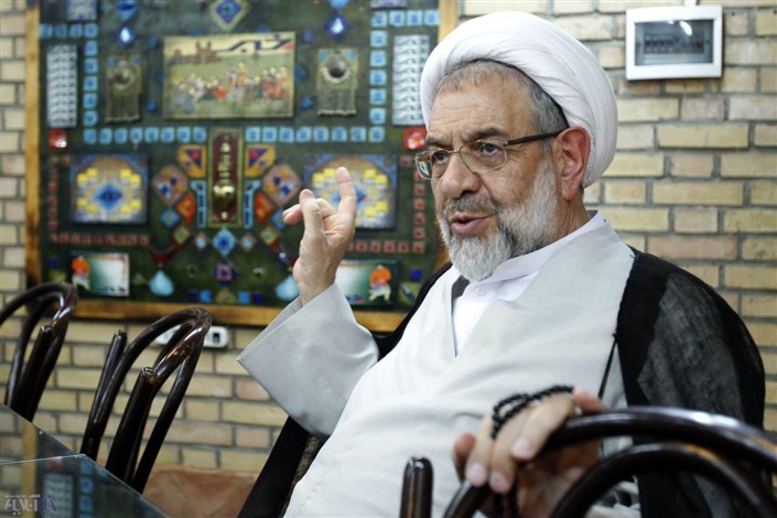 احمدی نژاد از چشم نظام افتاده است، نمک خورد و نمکدان شکست
