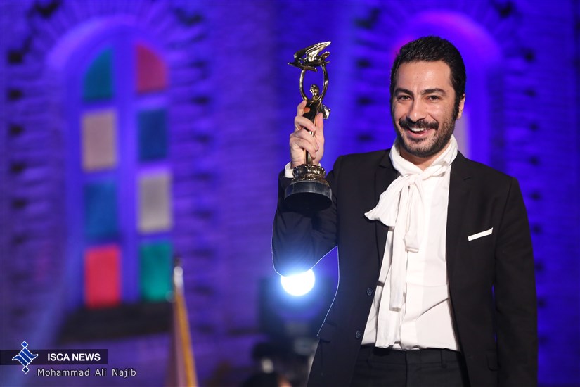 ویدئو/ تندیس بهترین بازیگر نقش مکمل مرد به نوید محمد زاده برای فیلم ابد و یک روز