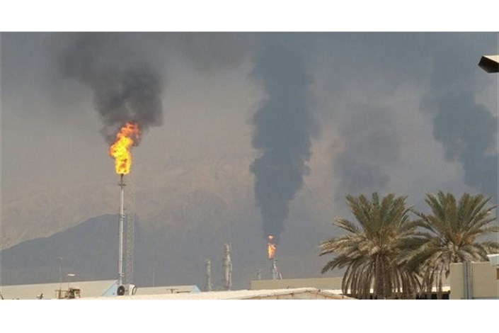 دود سیاه در آسمان عسلویه/ دلایل آتش‌سوزی/عکس