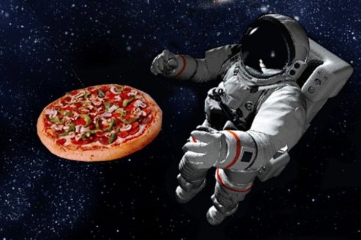 پخت  اولین پیتزا در فضا