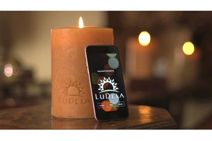روشن کردن شمع با تلفن همراه!/ عکس