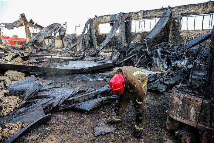 آتش سوزی در کارگاه 12 هزار متری مبل‌سازی در یافت‌آباد