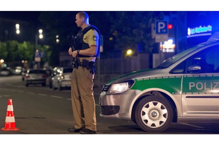 انفجار دو بمب در یک مسجد و یک مرکز کنفرانس در شهر درسدن آلمان