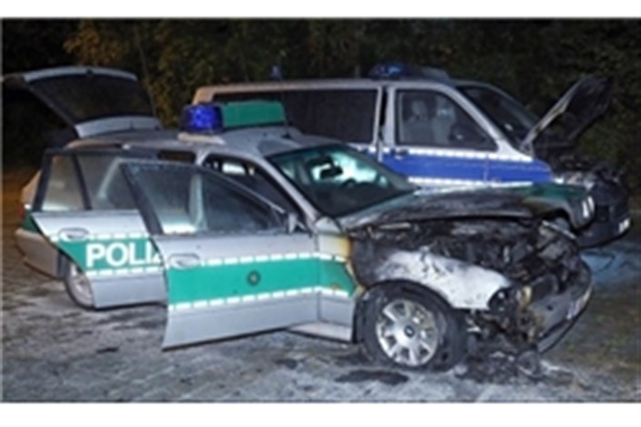 3 خودرو پلیس آلمان در آتش سوختند