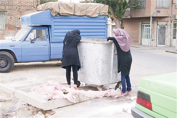 فقر، زباله‌گردی زنان را افزایش داده‌است/پناه بردن به زباله‌ها برای یافتن آذوقه