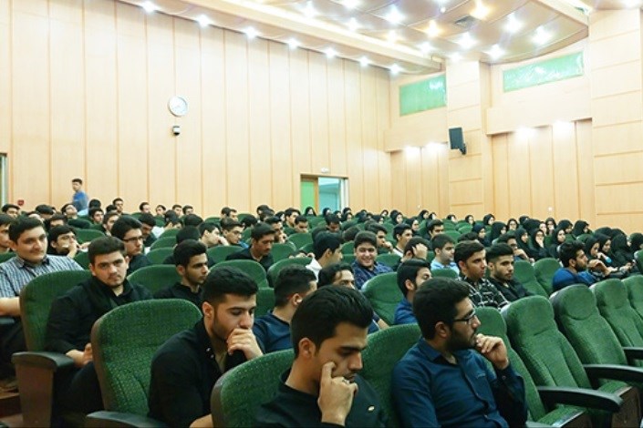جلسه توجیهی دانشجویان ورودی جدید دانشکده فنی و مهندسی دانشگاه آزاد اسلامی استان قم برگزار شد