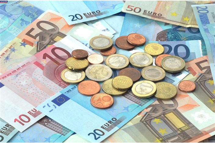 افزایش ارزش دلار و پوند انگلیس و کاهش نرخ یورو در شبکه بانکی
